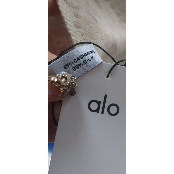 Women's Alo Yoga Black and Gray Scarf & Wrap 72x24 - Picture 11 of 11